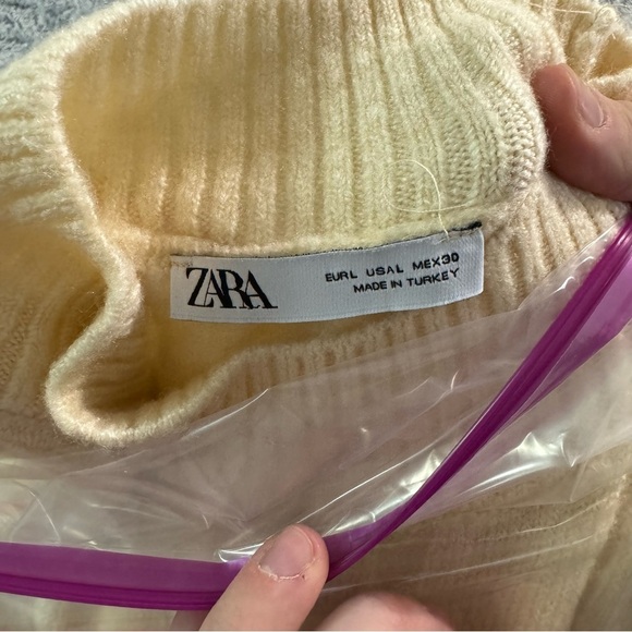 Zara Women’s Light‎ Yellow Cropped Short Turtleneck Sweater Size Large - Picture 3 of 5